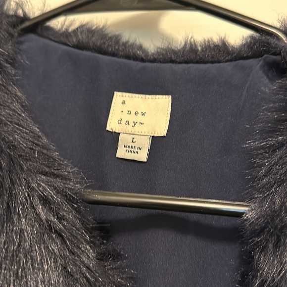 TARGET navy blue faux fur vest - Picture 4 of 5